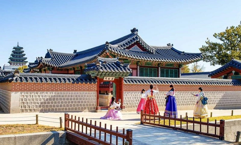 – Cung điện Gyeongbok-min