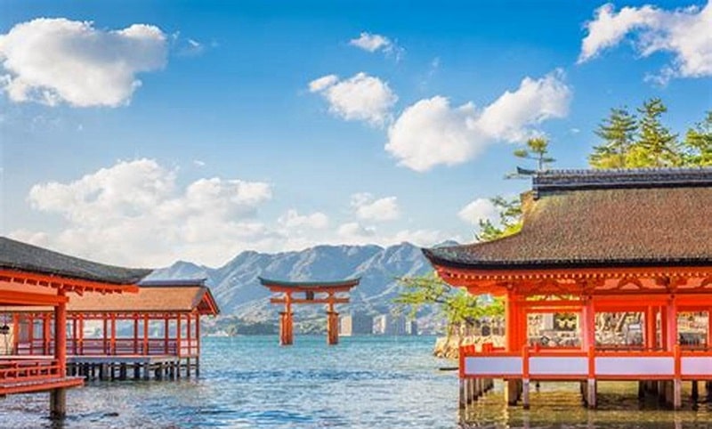 – Đền thờ Thần đạo Itsukushima-min