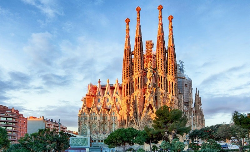 Vương cung Thánh đường Sagrada Familia..-min