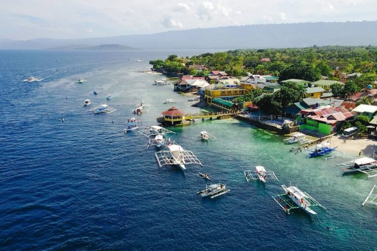 Philippines tropical island landscape – The Complete Travel Guide to the Philippines